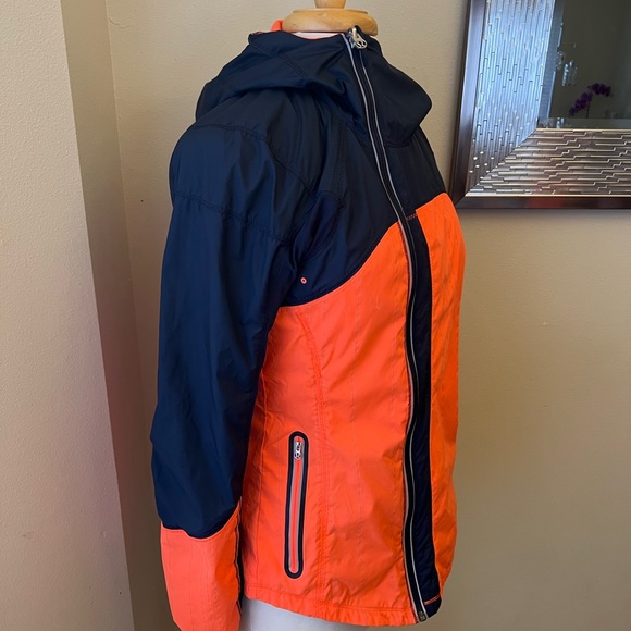 Lululemon Run: Get Up And Glow Jacket *Reflective 360 - Picture 5 of 9